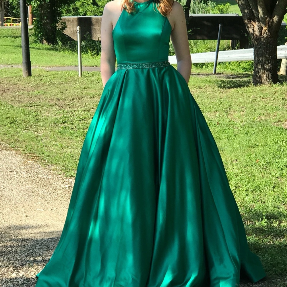 Floor length emerald prom dress with pockets